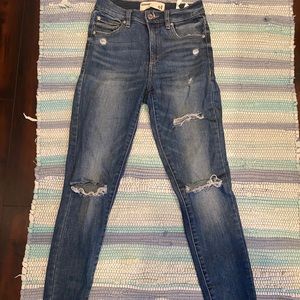 Garage women’s ripped skinny jeans